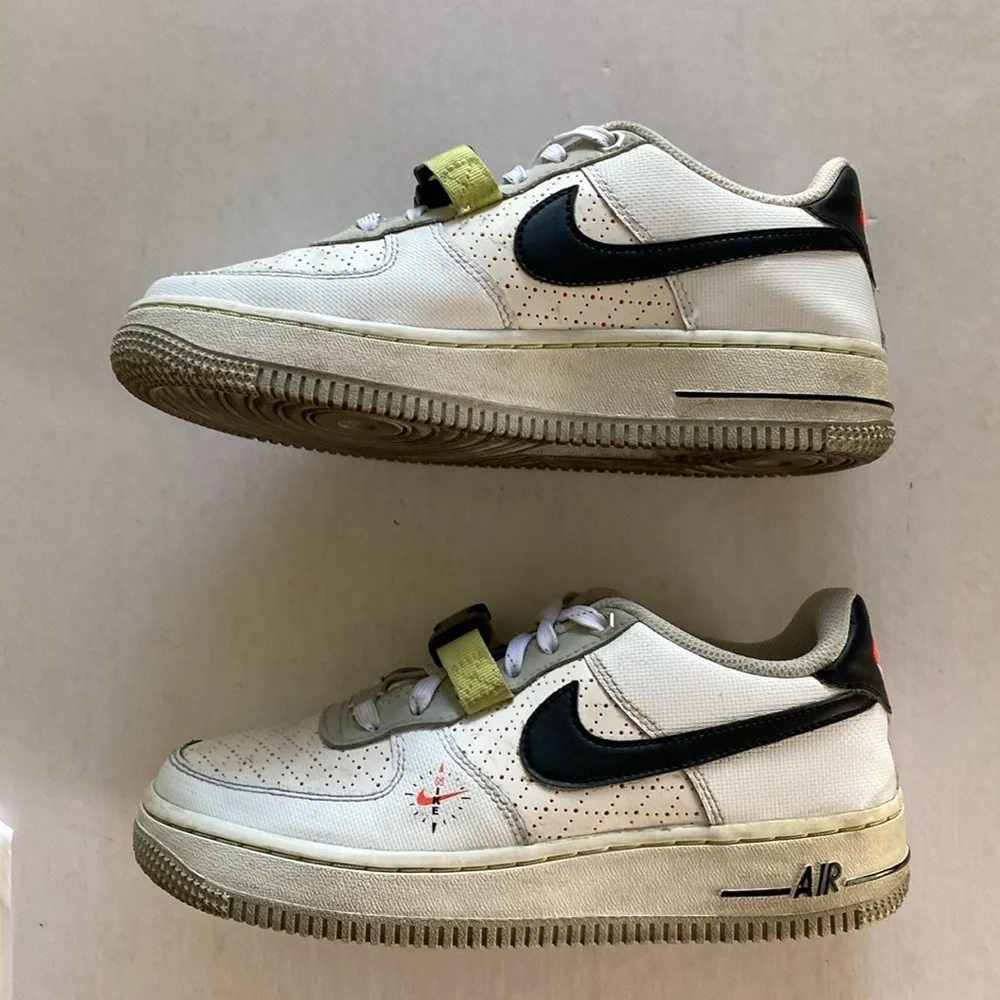 NIKE Air Force 1 Low LV8 DC2532-100 Sneakers Size 4Y